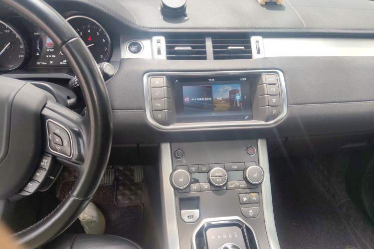 Used Land Rover Range Evoque 2017 2.0T PURE Style Edition Audio And AC Panel