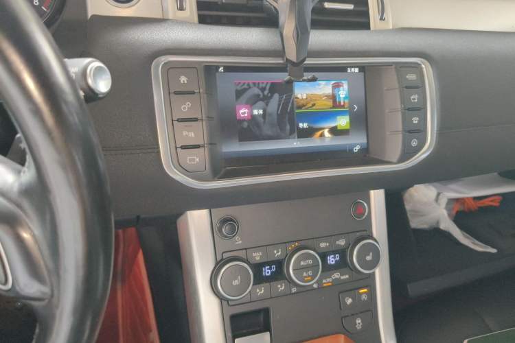 Used Land Rover Range Evoque 2017 2.0T SE Smart Glow Edition Audio And AC Panel