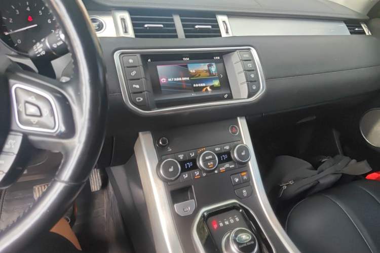 Used Land Rover Range Evoque 2017 2.0T SE Smart Glow Edition Audio And AC Panel