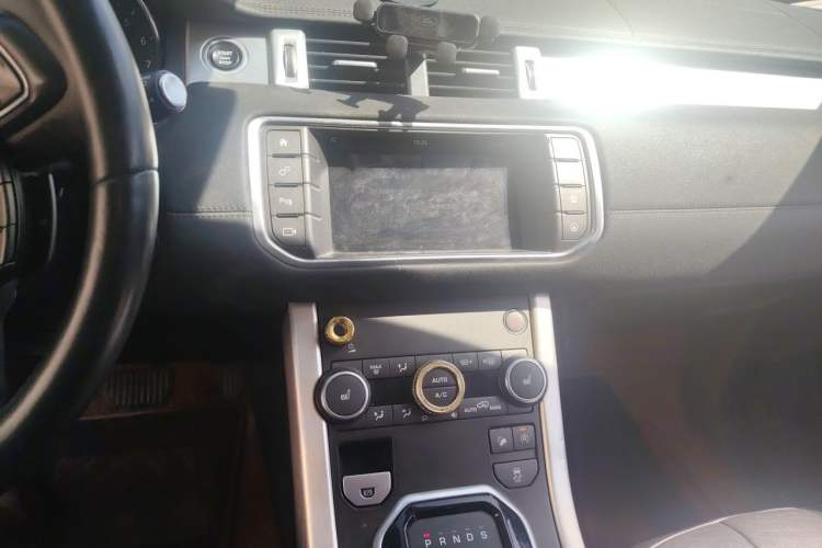 Used Land Rover Range Evoque 2017 2.0T SE Smart Glow Edition Audio And AC Panel