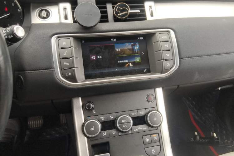 Used Land Rover Range Evoque 2017 2.0T SE Smart Glow Edition Audio And AC Panel