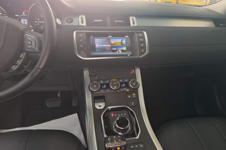 Used Land Rover Range Evoque 2017 2.0T SE Smart Glow Edition Audio And AC Panel