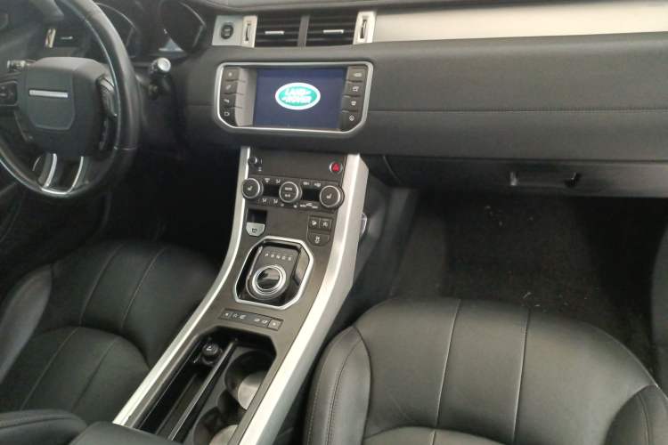 Used Land Rover Range Evoque 2017 2.0T British-Style Prestige Edition Audio And AC Panel