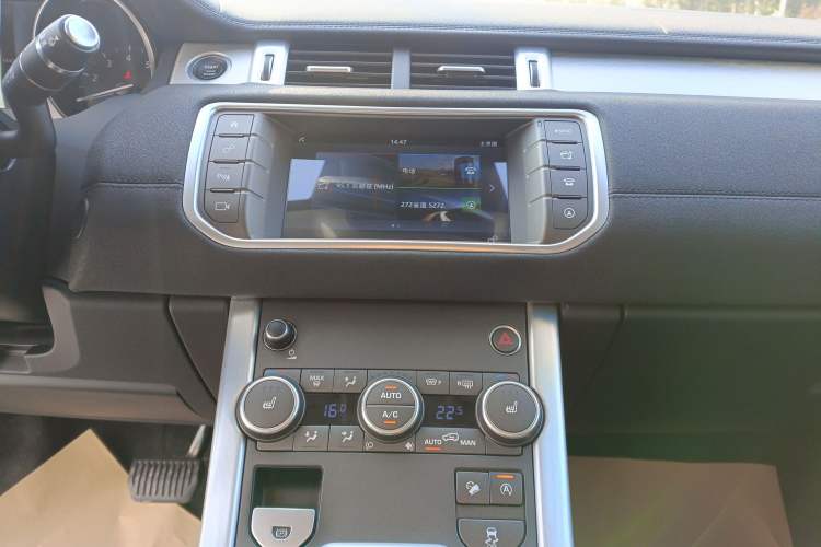 Used Land Rover Range Evoque 2017 2.0T SE Smart Glow Edition Audio And AC Panel