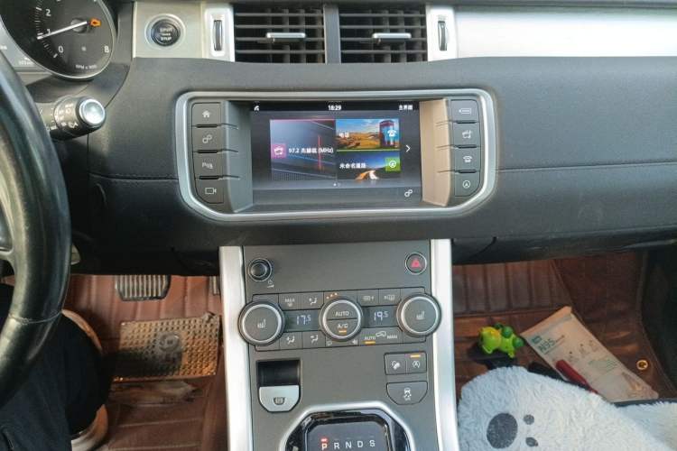 Used Land Rover Range Evoque 2017 2.0T British-Style Prestige Edition Audio And AC Panel
