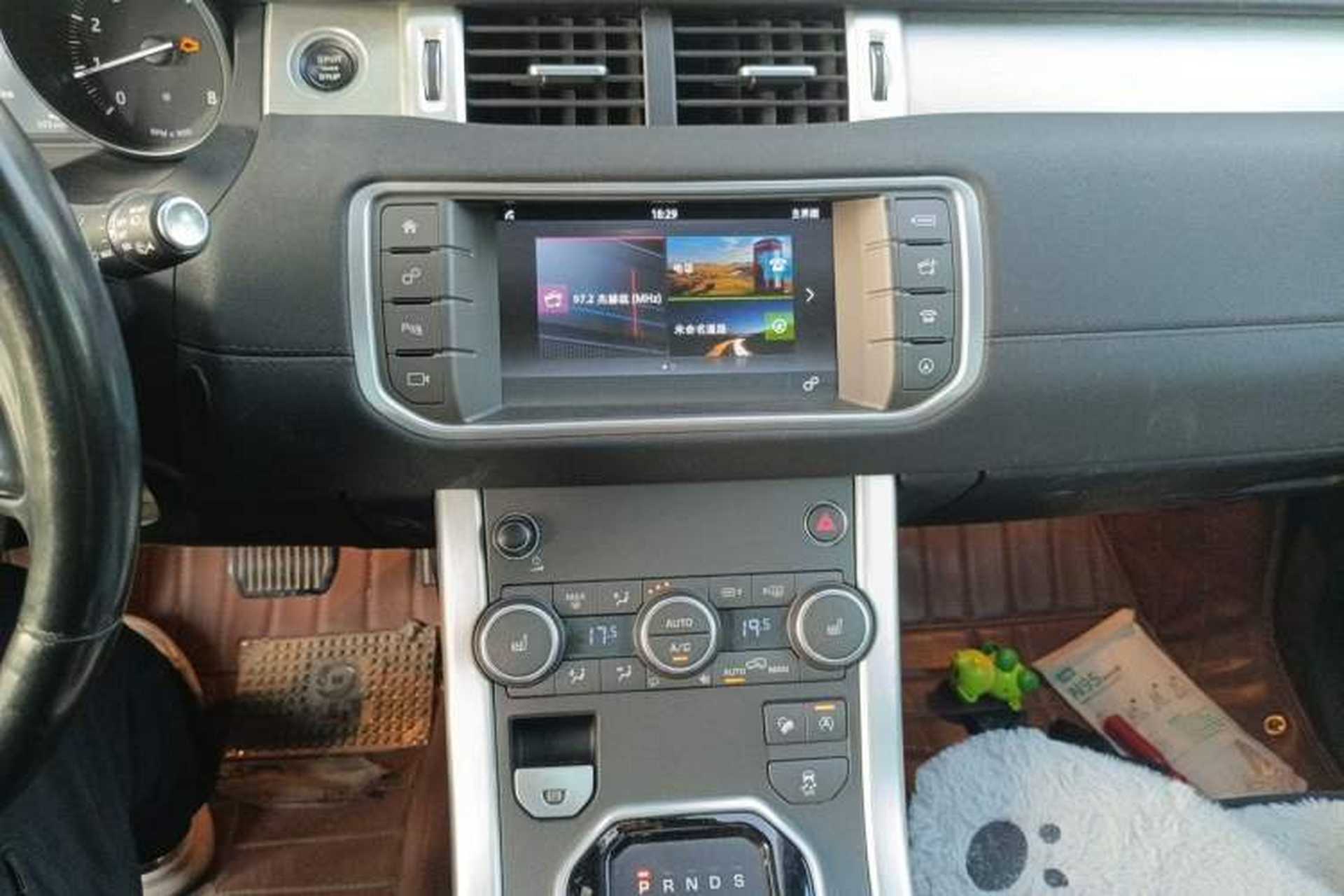 Used Land Rover Range Evoque 2017 2.0T British-Style Prestige Edition Audio And AC Panel