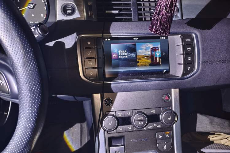 Used Land Rover Range Evoque 2017 2.0T PURE Style Edition Audio And AC Panel