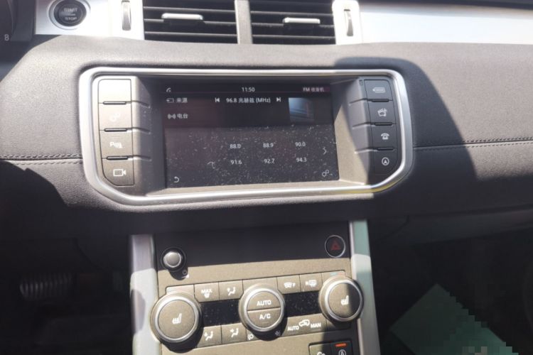 Used Land Rover Range Evoque 2017 2.0T British-Style Prestige Edition Audio And AC Panel