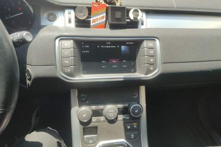 Used Land Rover Range Evoque 2017 2.0T British-Style Prestige Edition Audio And AC Panel