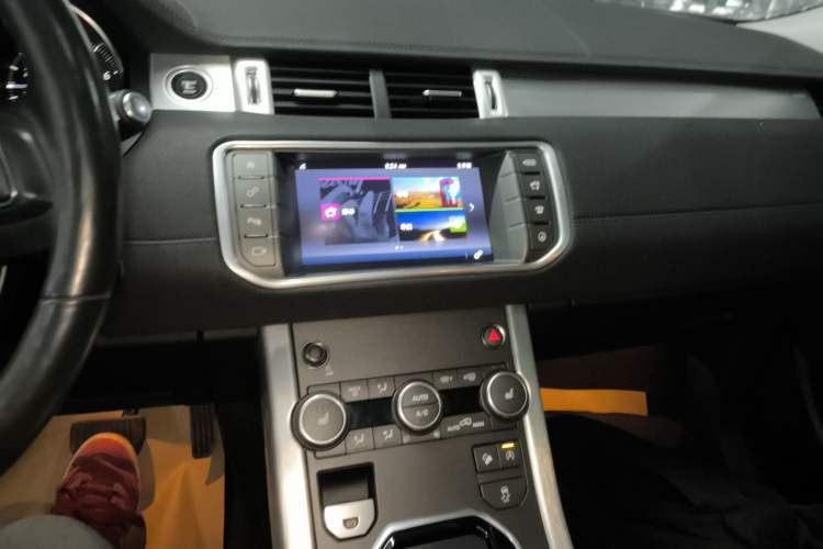 Used Land Rover Range Evoque 2017 2.0T SE Smart Glow Edition Audio And AC Panel