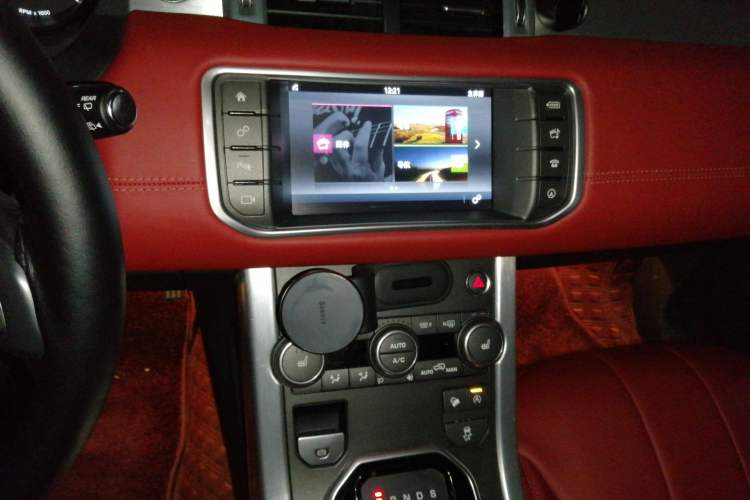 Used Land Rover Range Evoque 2017 2.0T SE Smart Glow Edition Audio And AC Panel
