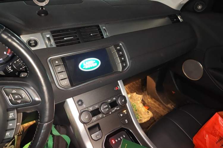 Used Land Rover Range Evoque 2017 2.0T British-Style Prestige Edition Audio And AC Panel