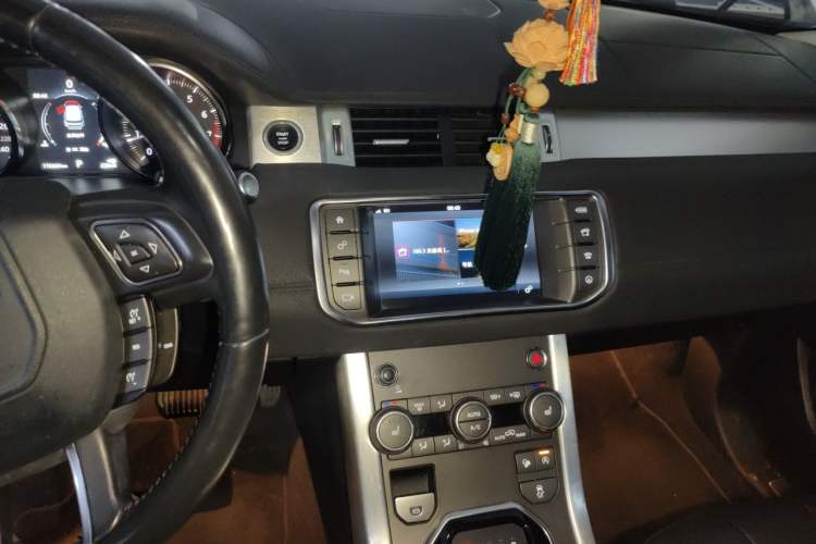Used Land Rover Range Evoque 2017 2.0T SE Smart Glow Edition Audio And AC Panel