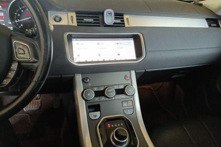 Used Land Rover Range Evoque 2017 2.0T SE Smart Glow Edition Audio And AC Panel