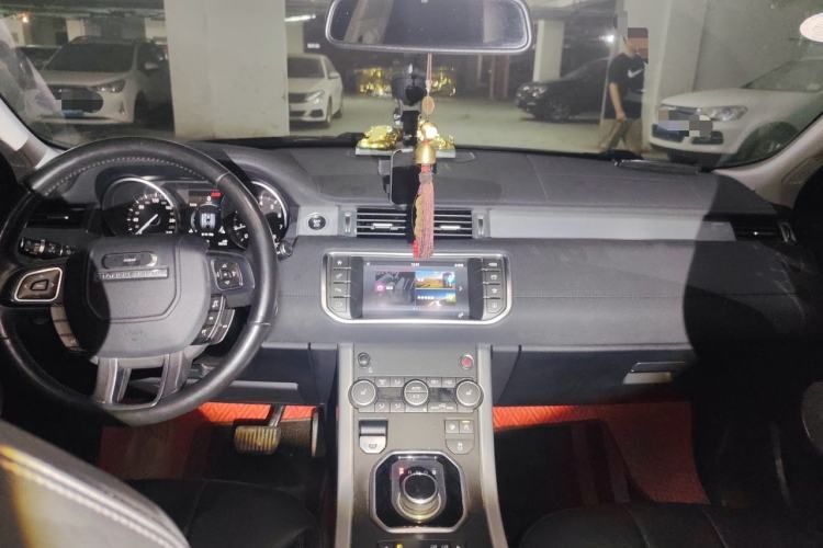 Used Land Rover Range Evoque 2017 2.0T SE Smart Glow Edition Center Console