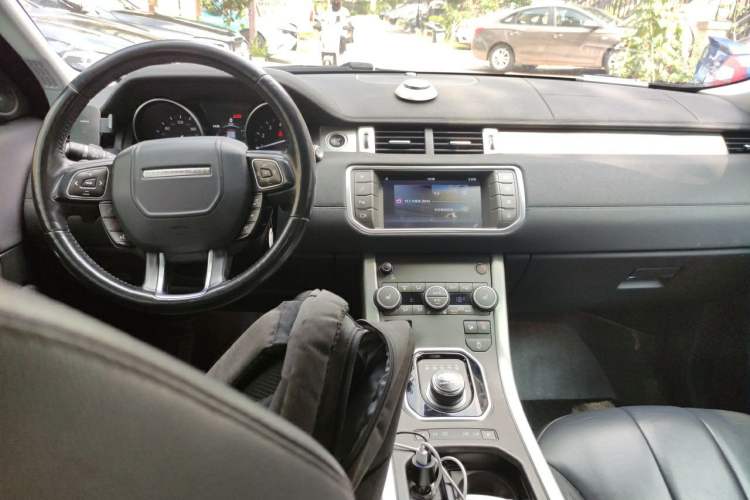 Used Land Rover Range Evoque 2017 2.0T British-Style Prestige Edition Center Console