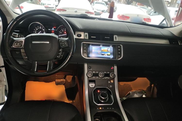 Used Land Rover Range Evoque 2017 2.0T British-Style Prestige Edition Center Console