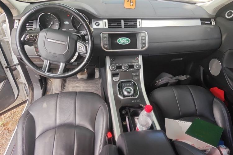 Used Land Rover Range Evoque 2017 2.0T SE Smart Glow Edition Center Console