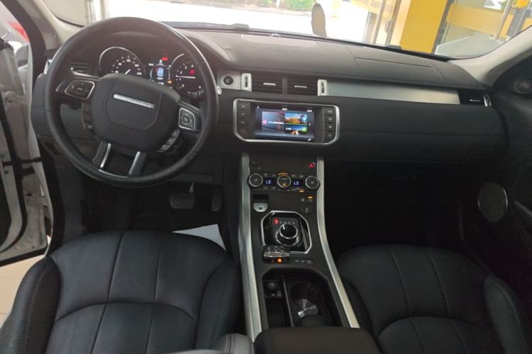 Used Land Rover Range Evoque 2017 2.0T SE Smart Glow Edition Center Console