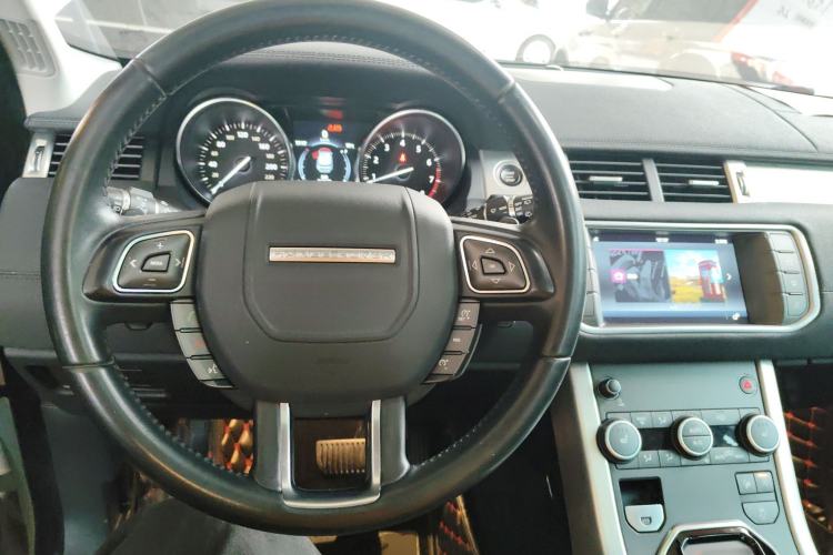 Used Land Rover Range Evoque 2017 2.0T PURE Style Edition Center Console