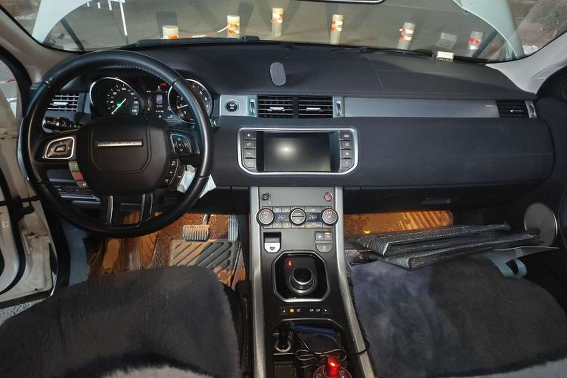 Used Land Rover Range Evoque 2017 2.0T PURE Style Edition Center Console