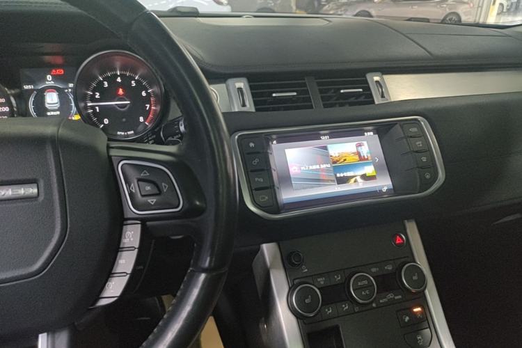 Used Land Rover Range Evoque 2017 2.0T British-Style Prestige Edition Center Console