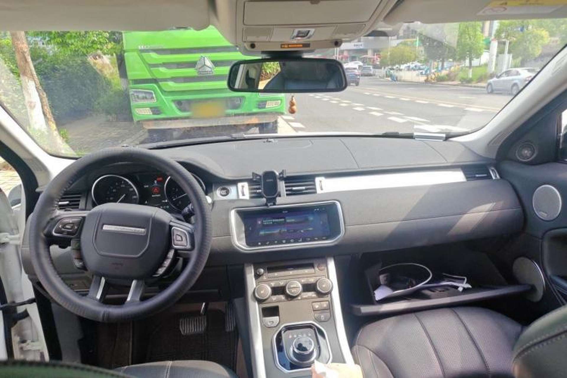 Used Land Rover Range Evoque 2017 2.0T SE PLUS Smart Enjoyment Edition Center Console