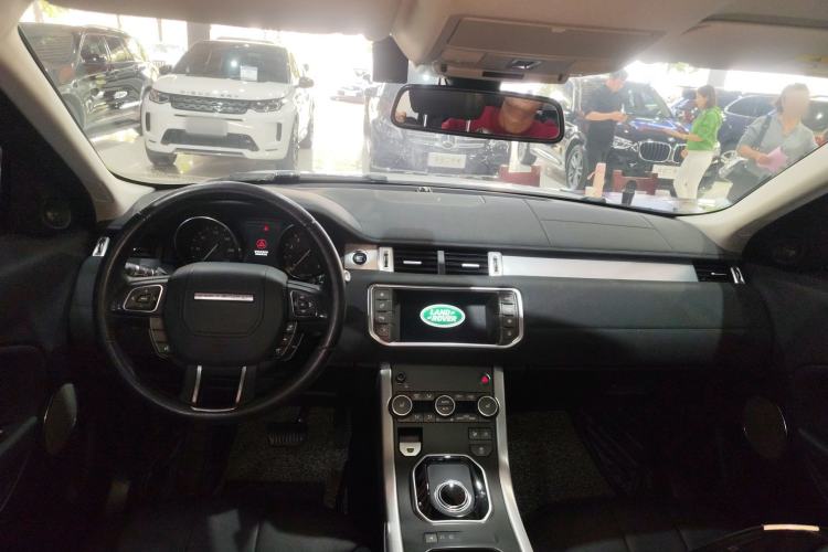 Used Land Rover Range Evoque 2017 2.0T SE Smart Glow Edition Center Console