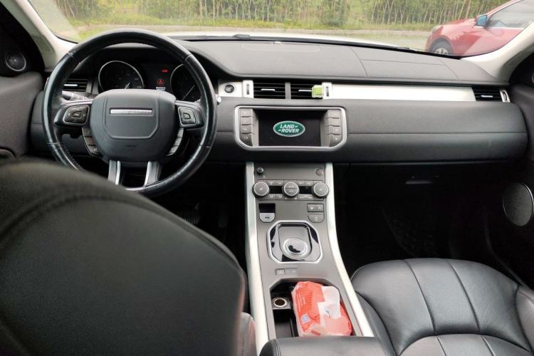 Used Land Rover Range Evoque 2017 2.0T SE Smart Glow Edition Center Console