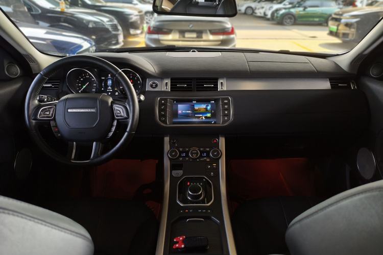 Used Land Rover Range Evoque 2017 2.0T SE Smart Glow Edition Center Console