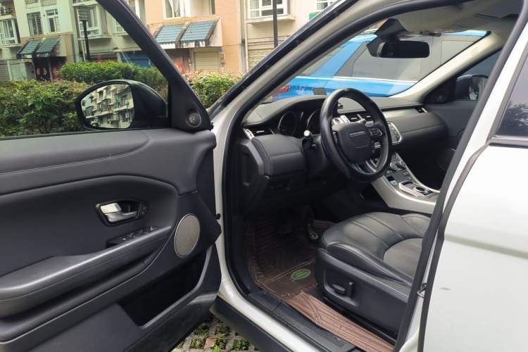 Used Land Rover Range Evoque 2017 2.0T PURE Style Edition Driver Seat