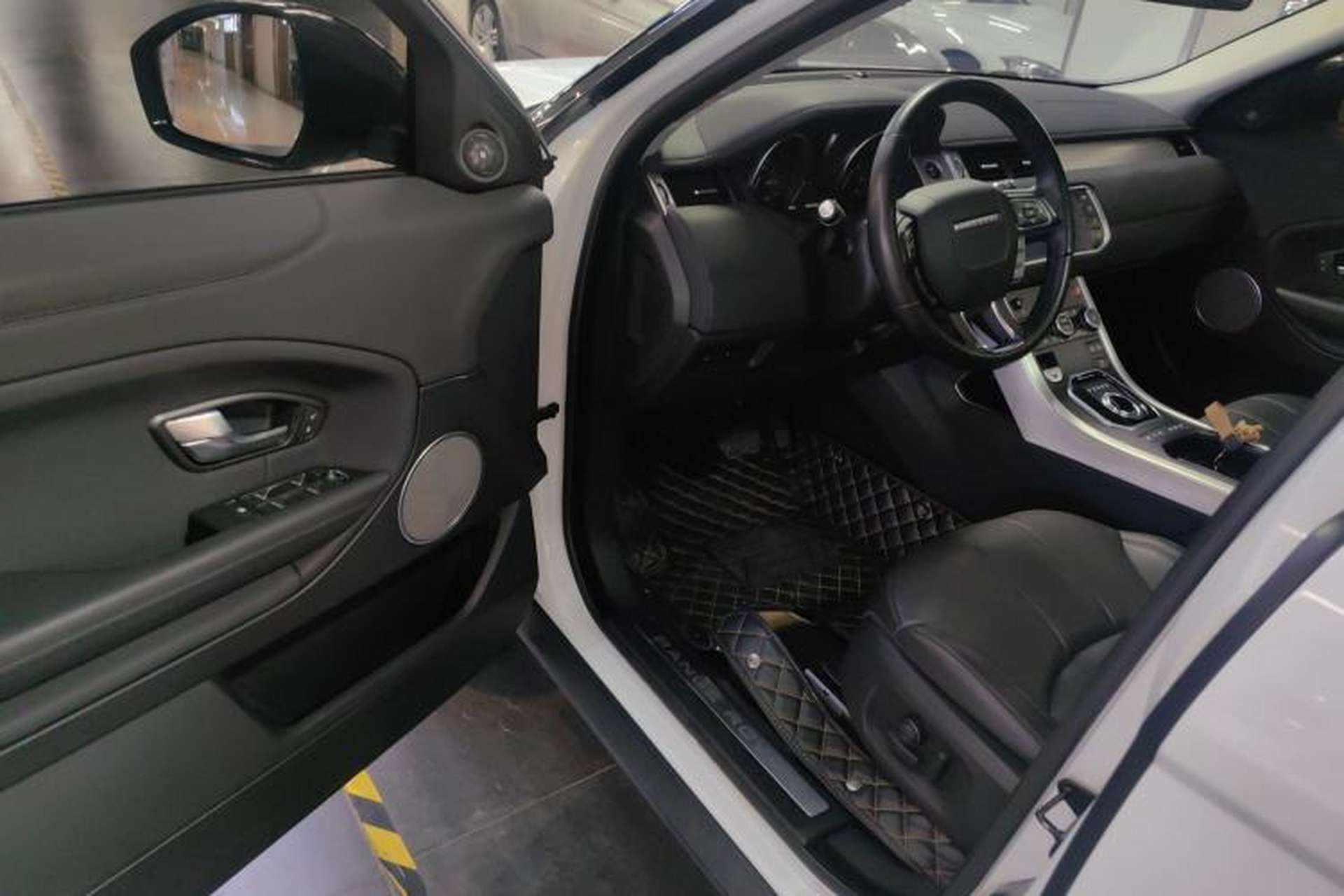 Used Land Rover Range Evoque 2017 2.0T SE Smart Glow Edition Driver Seat