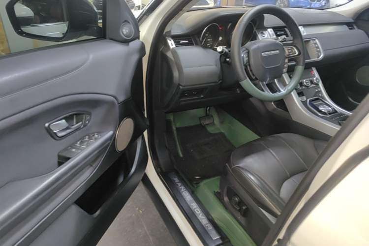 Used Land Rover Range Evoque 2017 2.0T SE Smart Glow Edition Driver Seat