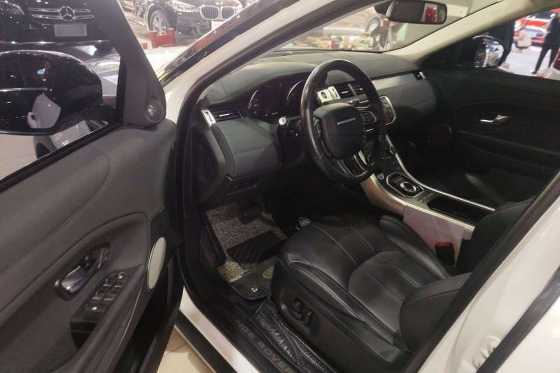 Used Land Rover Range Evoque 2017 2.0T SE Smart Glow Edition Driver Seat
