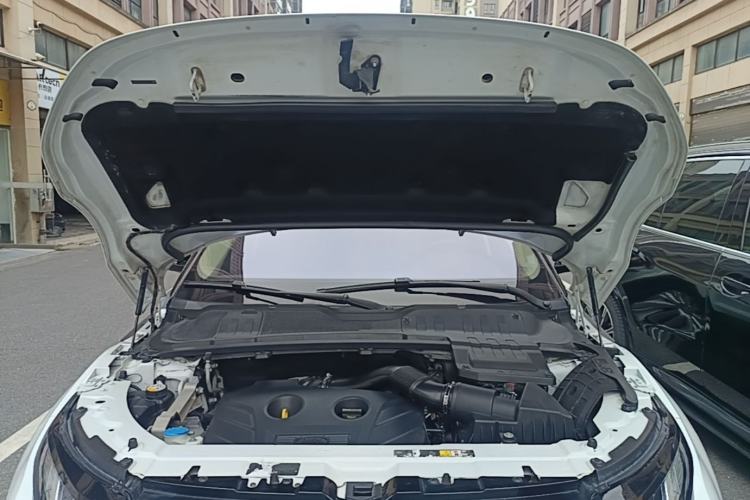Used Land Rover Range Evoque 2017 2.0T SE Smart Glow Edition Engine Bay