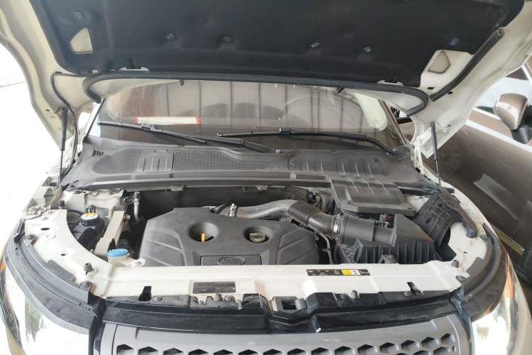 Used Land Rover Range Evoque 2017 2.0T PURE Style Edition Engine Bay