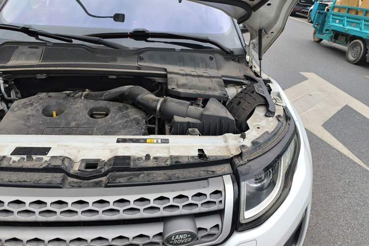 Used Land Rover Range Evoque 2017 2.0T SE Smart Glow Edition Engine Bay Left