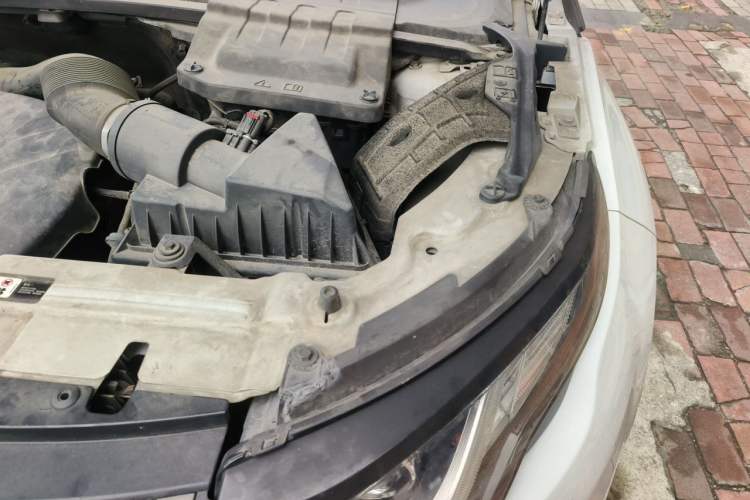 Used Land Rover Range Evoque 2017 2.0T PURE Style Edition Engine Bay Left