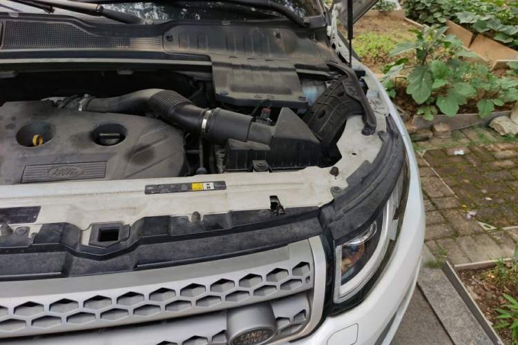 Used Land Rover Range Evoque 2017 2.0T British-Style Prestige Edition Engine Bay Left
