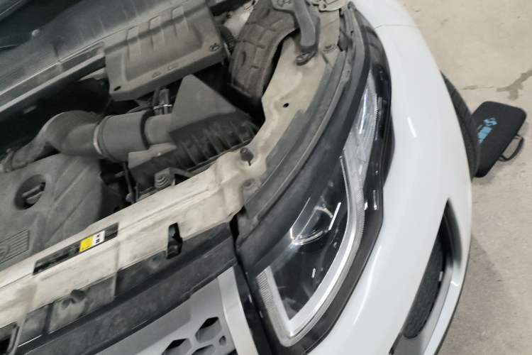 Used Land Rover Range Evoque 2017 2.0T British-Style Prestige Edition Engine Bay Left