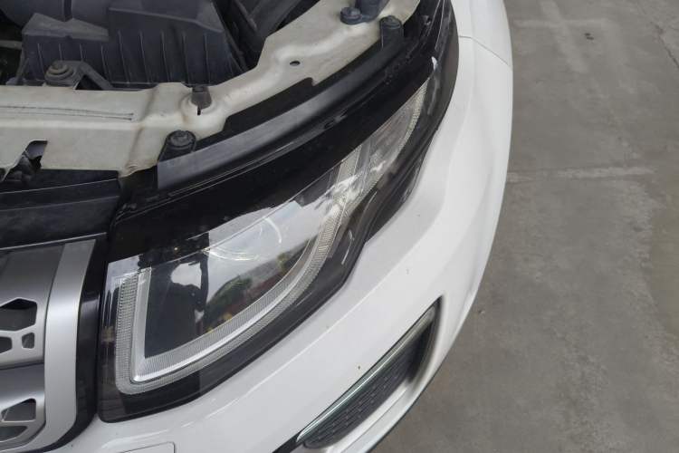 Used Land Rover Range Evoque 2017 2.0T SE Smart Glow Edition Engine Bay Left