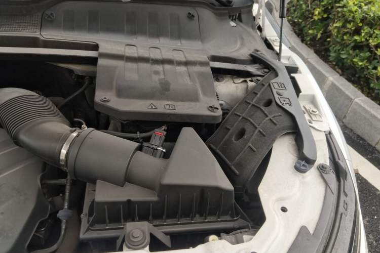 Used Land Rover Range Evoque 2017 2.0T SE Smart Glow Edition Engine Bay Left