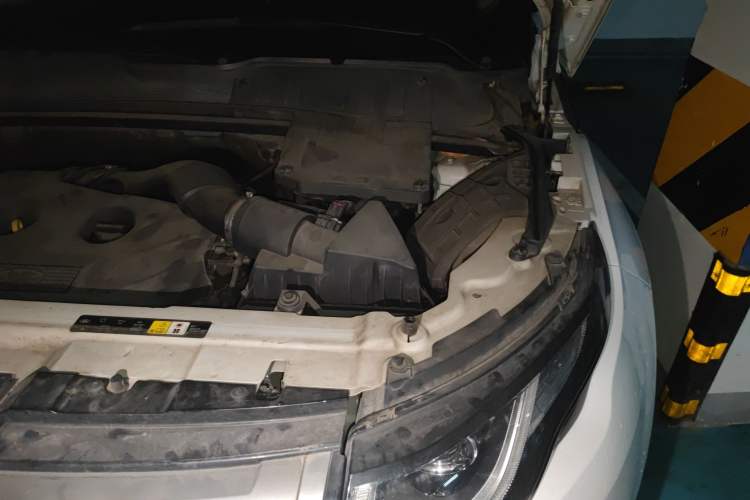 Used Land Rover Range Evoque 2017 2.0T British-Style Prestige Edition Engine Bay Left