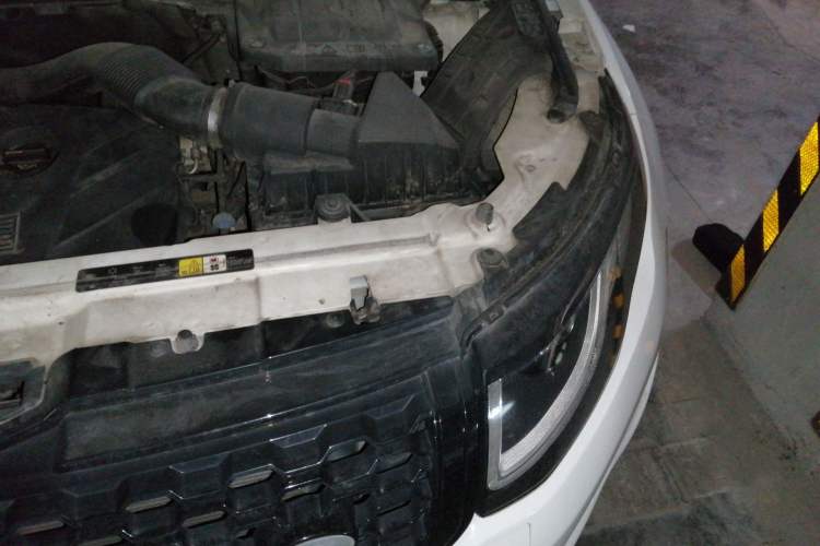 Used Land Rover Range Evoque 2017 2.0T SE Smart Glow Edition Engine Bay Left
