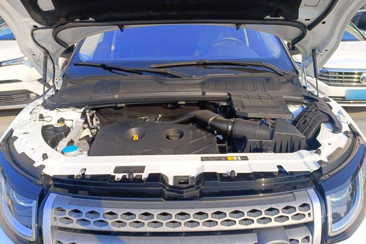 Used Land Rover Range Evoque 2017 2.0T SE Smart Glow Edition Engine Bay