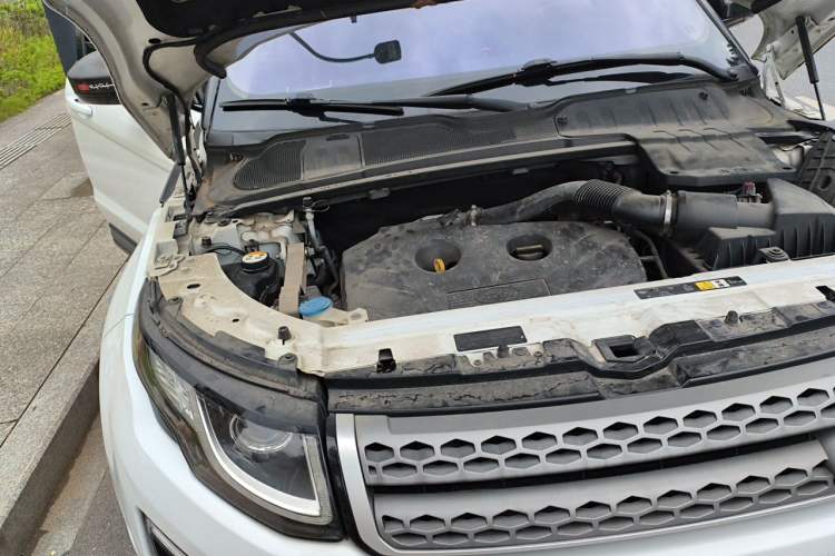 Used Land Rover Range Evoque 2017 2.0T SE Smart Glow Edition Engine Bay Right