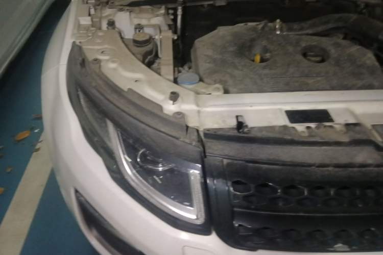 Used Land Rover Range Evoque 2017 2.0T British-Style Prestige Edition Engine Bay Right