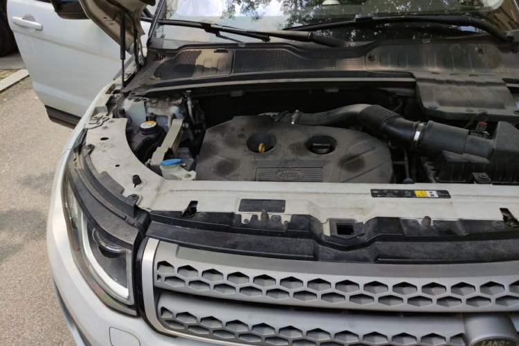 Used Land Rover Range Evoque 2017 2.0T British-Style Prestige Edition Engine Bay Right