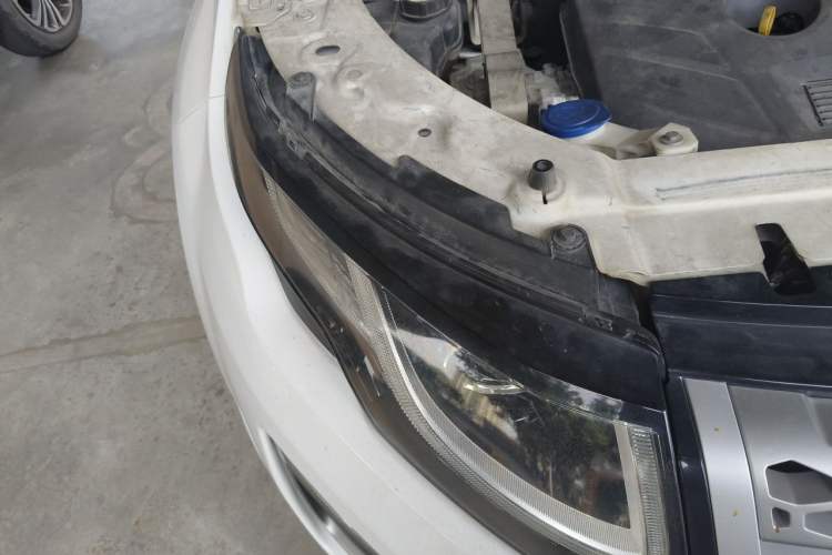 Used Land Rover Range Evoque 2017 2.0T SE Smart Glow Edition Engine Bay Right