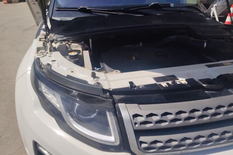 Used Land Rover Range Evoque 2017 2.0T SE Smart Glow Edition Engine Bay Right